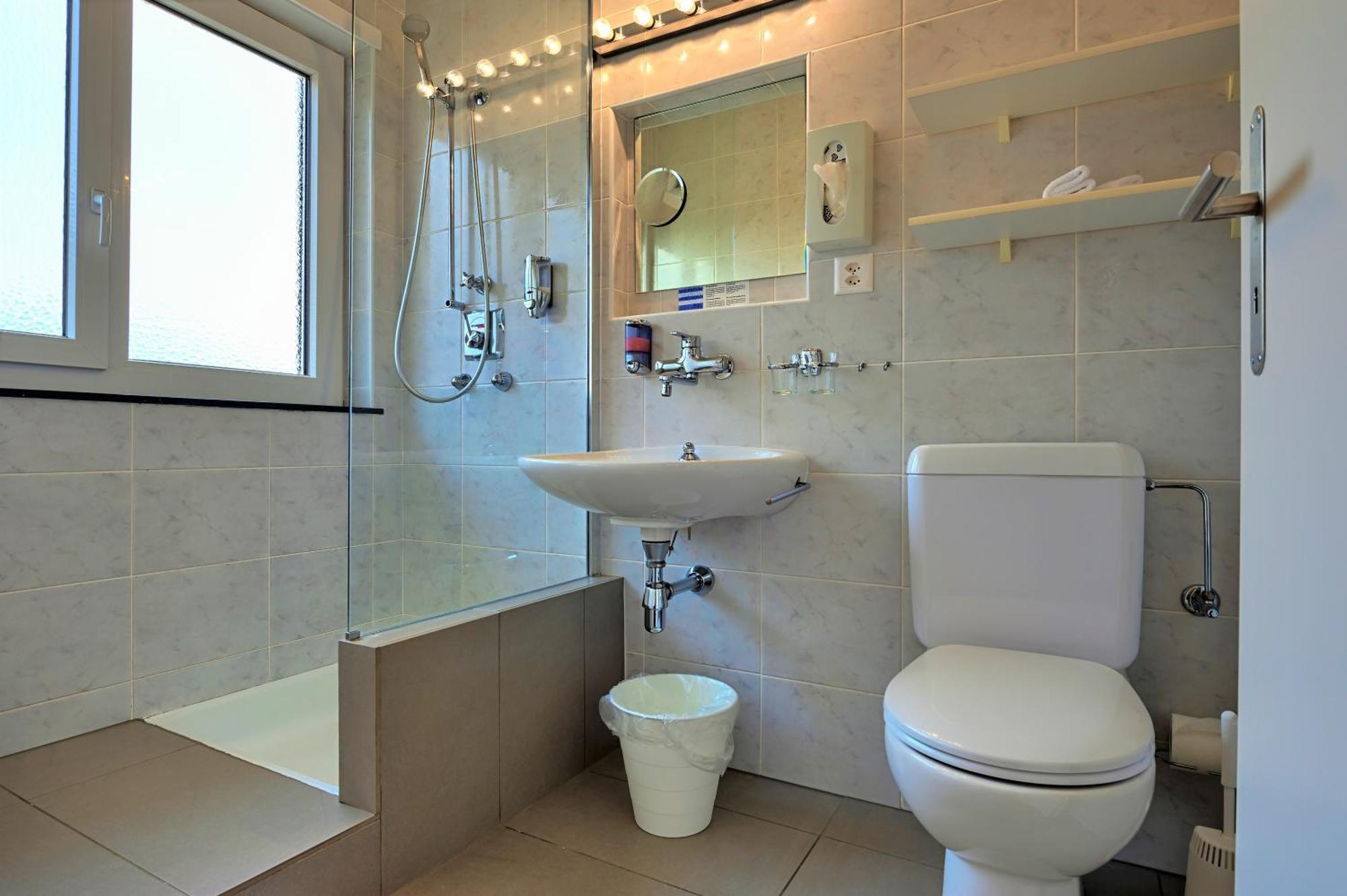 Hotel Luna Garni Ascona Bilik gambar